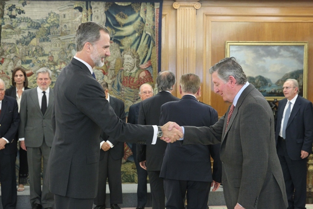 Su Majestad Felipe VI y el Académico José Claudio Escribano, Madrid 