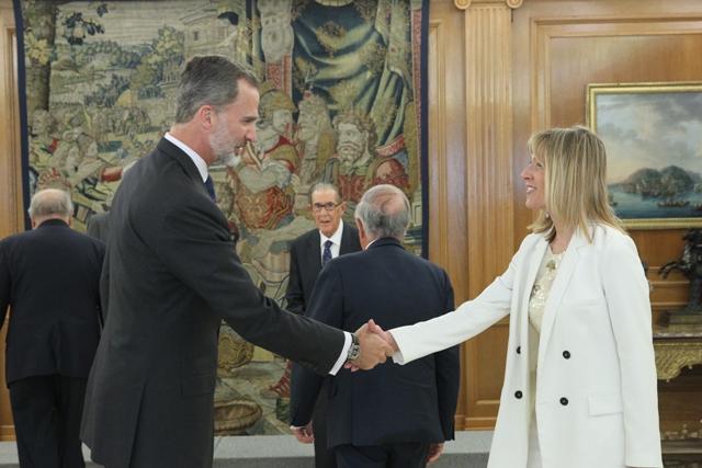 Su majestad Felipe VI y Marita Carballo Académica Presidente, Madrid